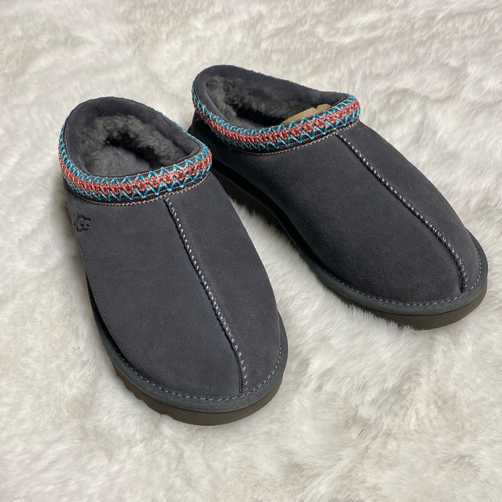 Woman’s Ugg Tasman shoes slippers dark gray size 9 New